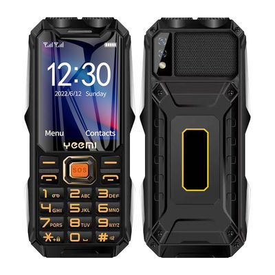 YEEMI Q8 2G Mobiele telefoon 2.4 inch Dual SIM-kaarten 3000mAh MP3 FM zaklamp Luidspreker